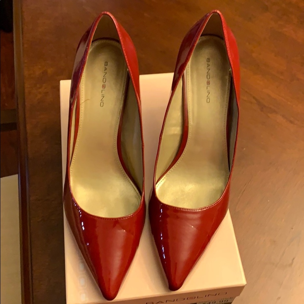 Red pumps